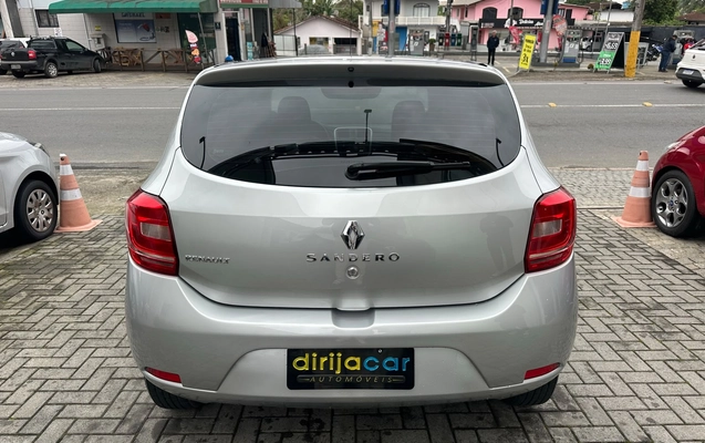 imagem-https://www.socarrao.com.br/sc-vehicle-images-prod/3940885/1789740351445-29d6d824-aeb8-4bef-9f26-43a8cb2a35d1.jpeg