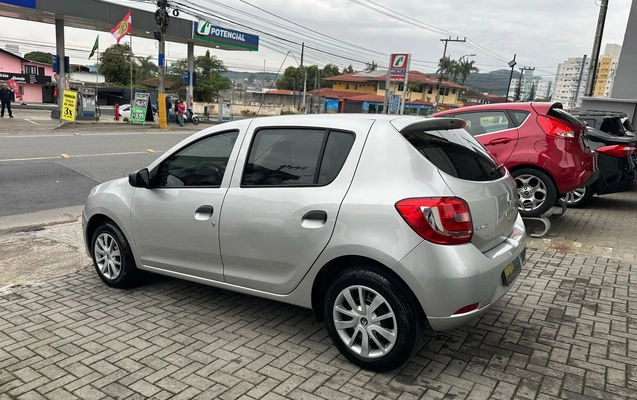 imagem-https://www.socarrao.com.br/sc-vehicle-images-prod/3940885/1789740351446-81d57c0a-1bcf-4369-9146-4859d18b7ea5.jpeg