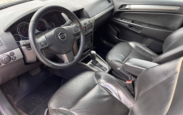 imagem-https://www.socarrao.com.br/sc-vehicle-images-prod/3941115/1789751761390-18dac244bcd54b3a8b85f0b640d49d79_1789741521391.jpg