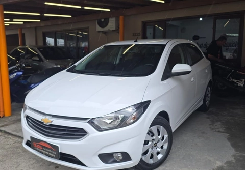Chevrolet Onix 2018 Branco — foto 1 de 3