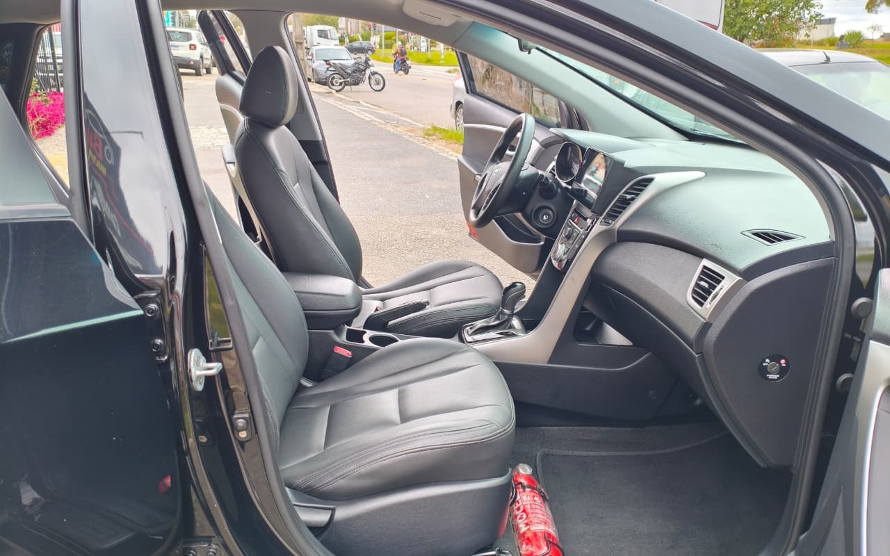 imagem-https://www.socarrao.com.br/sc-vehicle-images-prod/3941195/1789741093081-V2hhdHNBcHAgSW1hZ2UgMjAyNi0wOS0xOCBhdCAxMC4zNi40NCAoMSkuanBlZw.jpeg