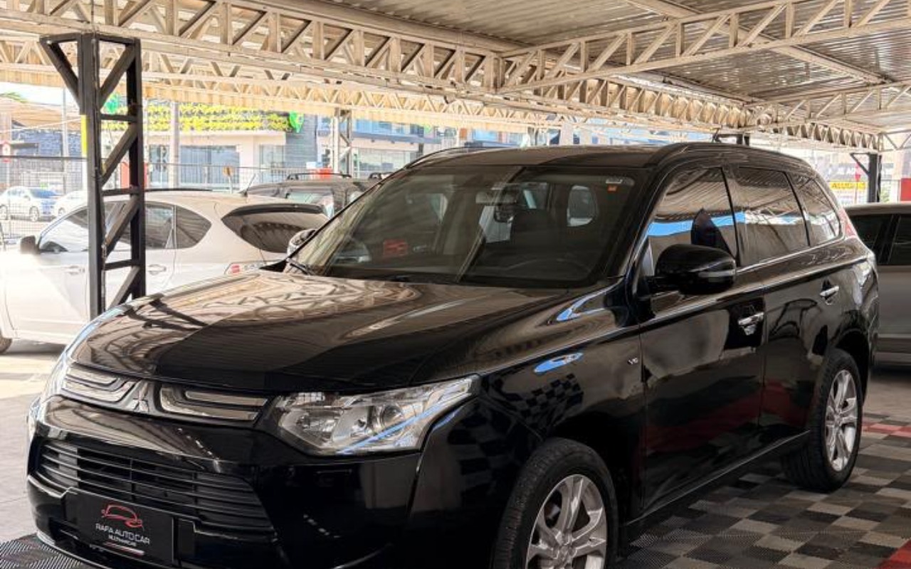 Mitsubishi OUTLANDER 3.0/ GT 3.0 V6 Aut. 2015 Preto — foto 1 de 3