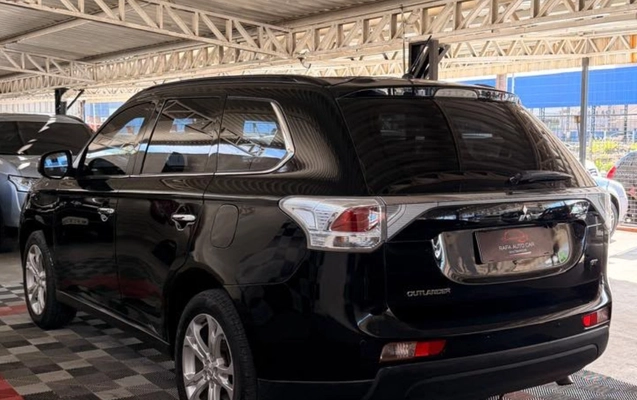 imagem-https://www.socarrao.com.br/sc-vehicle-images-prod/3941570/1789741980191-V2hhdHNBcHAgSW1hZ2UgMjAyNi0wOC0wNCBhdCAxMC4zMi4xMyAoMSkuanBlZw.jpeg