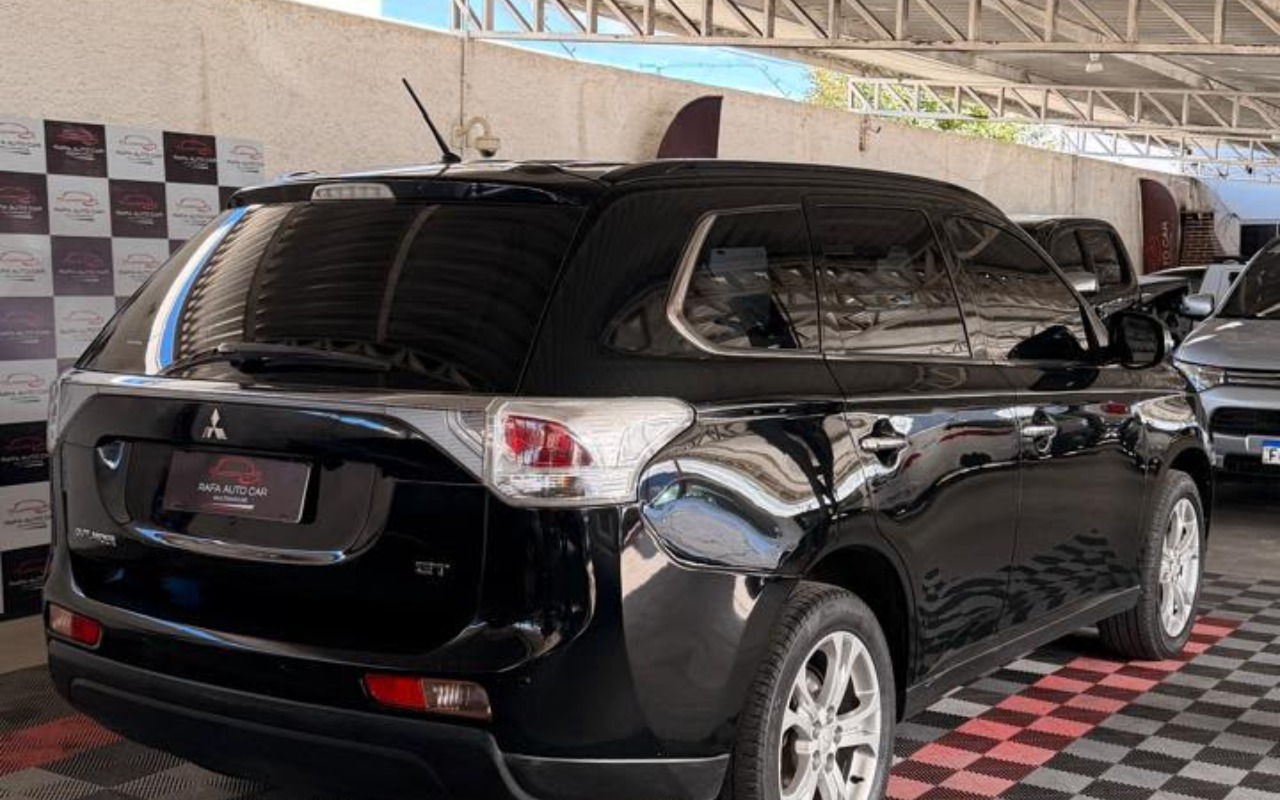 imagem-https://www.socarrao.com.br/sc-vehicle-images-prod/3941570/1789741980267-V2hhdHNBcHAgSW1hZ2UgMjAyNi0wOC0wNCBhdCAxMC4zMi4xMi5qcGVn.jpeg