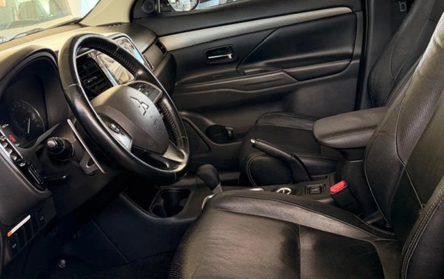 imagem-https://www.socarrao.com.br/sc-vehicle-images-prod/3941570/1789741980365-V2hhdHNBcHAgSW1hZ2UgMjAyNi0wOC0wNCBhdCAxMC4zMi4xNC5qcGVn.jpeg