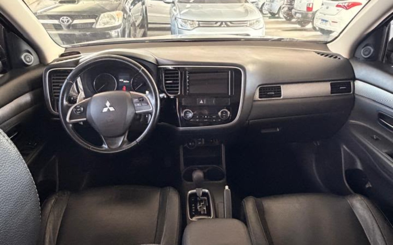 imagem-https://www.socarrao.com.br/sc-vehicle-images-prod/3941570/1789741980426-V2hhdHNBcHAgSW1hZ2UgMjAyNi0wOC0wNCBhdCAxMC4zMi4xNCAoMikuanBlZw.jpeg
