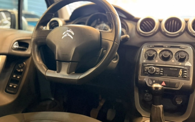 imagem-https://www.socarrao.com.br/sc-vehicle-images-prod/3944856/1789749211531-Ny5qcGc.jpg