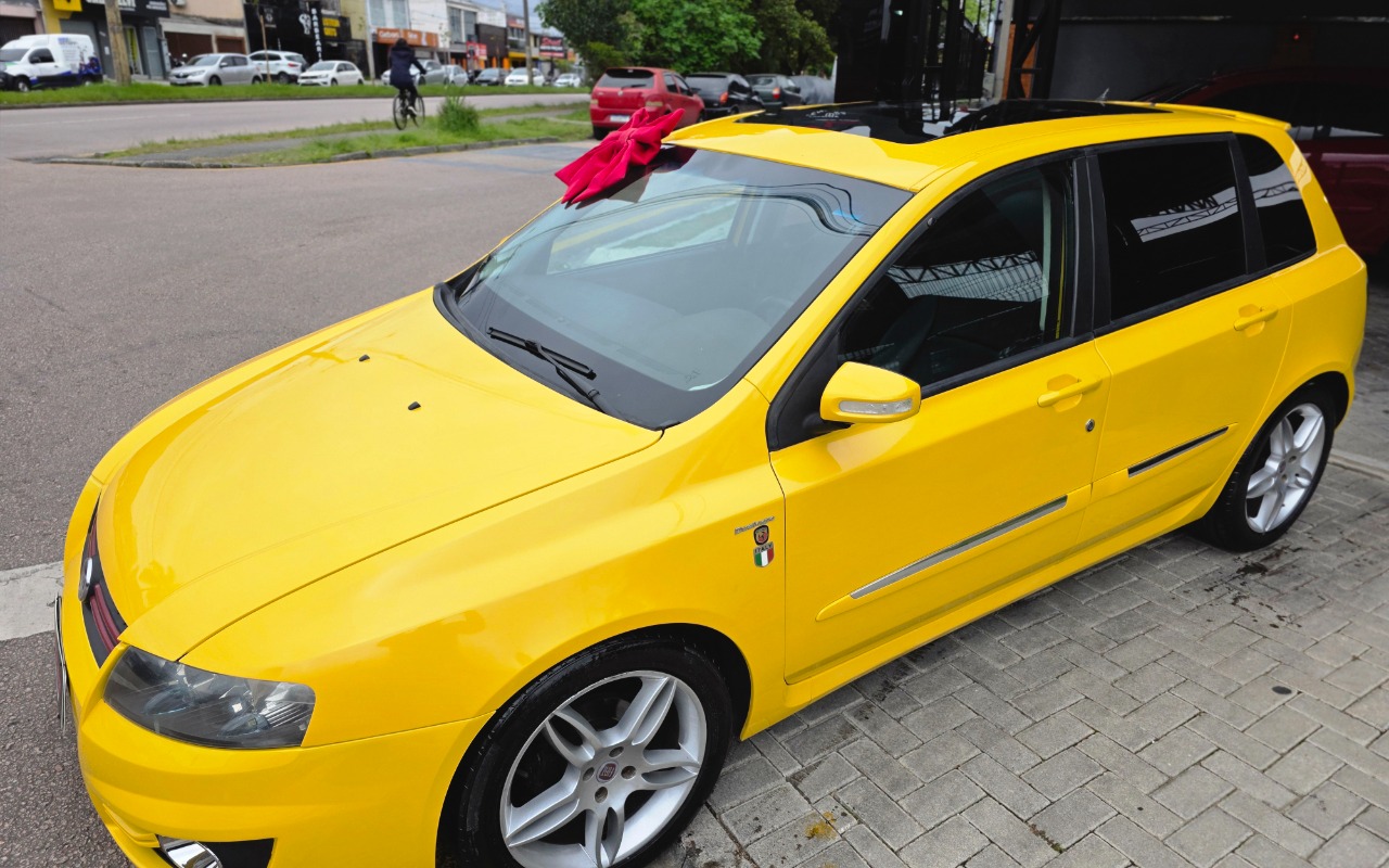 Fiat Stilo 2009 Amarelo — foto 1 de 3