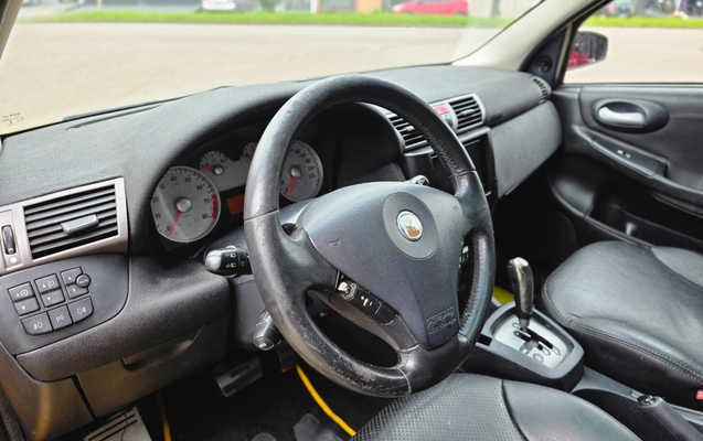 imagem-https://www.socarrao.com.br/sc-vehicle-images-prod/3946329/1789754447256-MjAyNjA5MThfMTMzMDM2LmpwZw.jpg