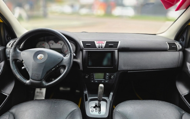 imagem-https://www.socarrao.com.br/sc-vehicle-images-prod/3946329/1789754447336-MjAyNjA5MThfMTMzMDUwLmpwZw.jpg