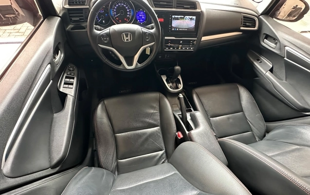 imagem-https://www.socarrao.com.br/sc-vehicle-images-prod/3946552/1789753297147-T2ksmCMHEzwFFFuG0XojqXMQw9As77ra.jpg