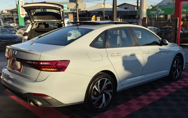 imagem-https://www.socarrao.com.br/sc-vehicle-images-prod/3946628/1789753156763-003_7cda63a8eb2cbd7679ebd9c0f81af91f.jpg