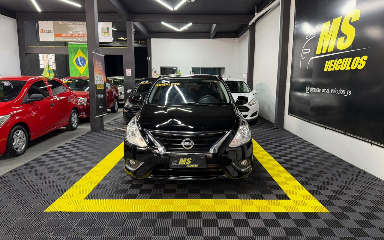 Nissan VERSA 2016 Preto — foto 1 de 3