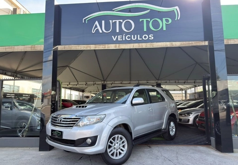 Toyota Hilux SW4 2013 Prata — foto 1 de 3