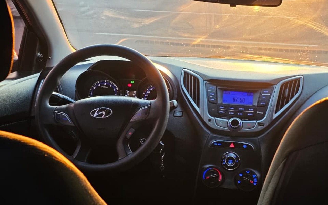 imagem-https://www.socarrao.com.br/sc-vehicle-images-prod/3946887/1789753714544-OTdhZDkwNzYtY2UzZS00NGZmLTk2NDQtMjY4ODc4MTg2ZDM2LmpwZw.jpg