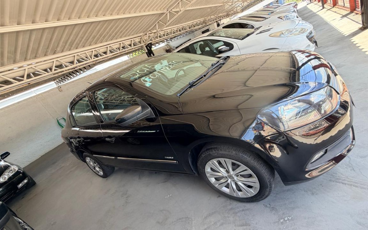 Volkswagen Voyage 2015 Preto — foto 1 de 3