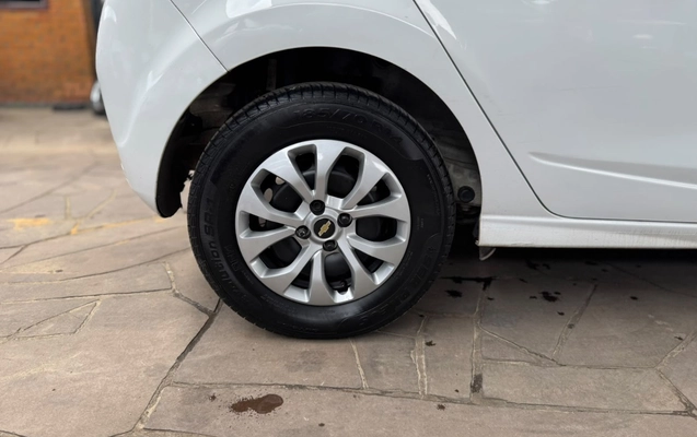 imagem-https://www.socarrao.com.br/sc-vehicle-images-prod/3947115/1789754073157-V2hhdHNBcHAgSW1hZ2UgMjAyNi0wOS0xOCBhdCAxNC40OS41Mi5qcGVn.jpeg