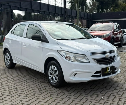 Chevrolet Onix 2015 Branco — foto 1 de 3