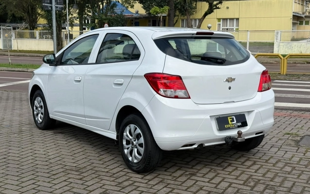 imagem-https://www.socarrao.com.br/sc-vehicle-images-prod/3947116/1789754075704-7_011927.jpg