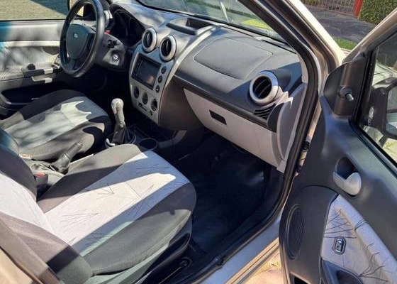 imagem-https://www.socarrao.com.br/sc-vehicle-images-prod/3947118/1789754082449-ford-fiesta-1.6-mpi-class-hatch-8v-flex-4p-manual-wmimagem12385434353.jpg