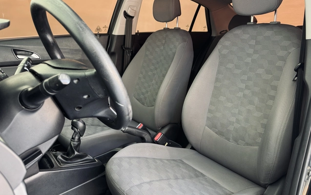 imagem-https://www.socarrao.com.br/sc-vehicle-images-prod/3947183/1789754280248-vehicle_image_1787059769_4d63846ec414aeb0fdfd8309b203af92.jpeg