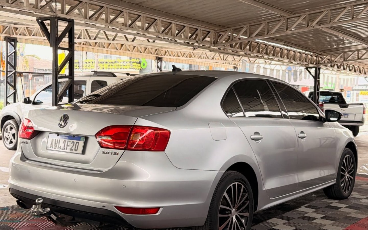imagem-https://www.socarrao.com.br/sc-vehicle-images-prod/3947567/1789755064922-U2F2ZUNsaXAuQXBwXzc1MTkxNTY4Nl8xNzk0MDcxNjk4NTI3MDgyMF80MTA5MjE5NTQwNDgwNDM0NTczX24uanBn.jpg