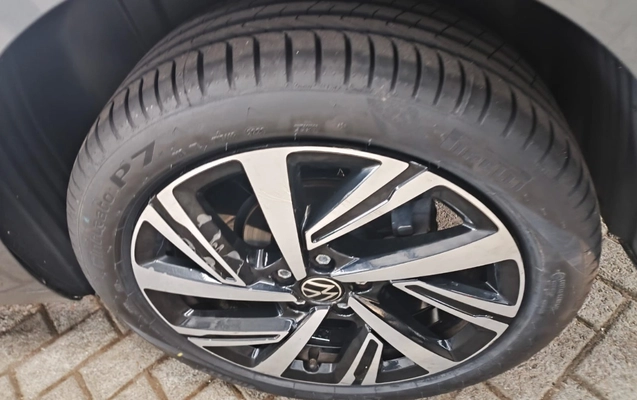 imagem-https://www.socarrao.com.br/sc-vehicle-images-prod/3947639/1789755334979-ZWQxMTViNjMtZTQzZS00YWQ1LWJjYzItZjhkM2YxMDU4ZWI4LmpwZw.jpg