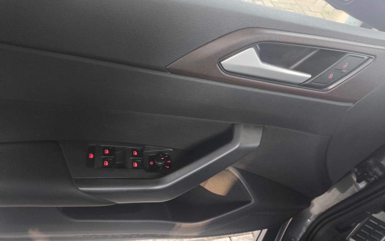 imagem-https://www.socarrao.com.br/sc-vehicle-images-prod/3947639/1789755335041-ZjIyOWI0NDgtZWYwMS00N2FkLWFhYjctMTg4Mzg3ZTQxZWQ1LmpwZw.jpg