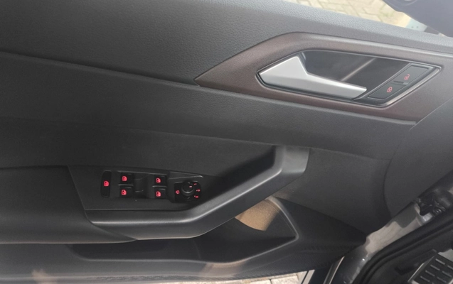 imagem-https://www.socarrao.com.br/sc-vehicle-images-prod/3947639/1789755335041-ZjIyOWI0NDgtZWYwMS00N2FkLWFhYjctMTg4Mzg3ZTQxZWQ1LmpwZw.jpg