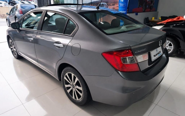 imagem-https://www.socarrao.com.br/sc-vehicle-images-prod/3948147/1789756263687-1235673.jpg