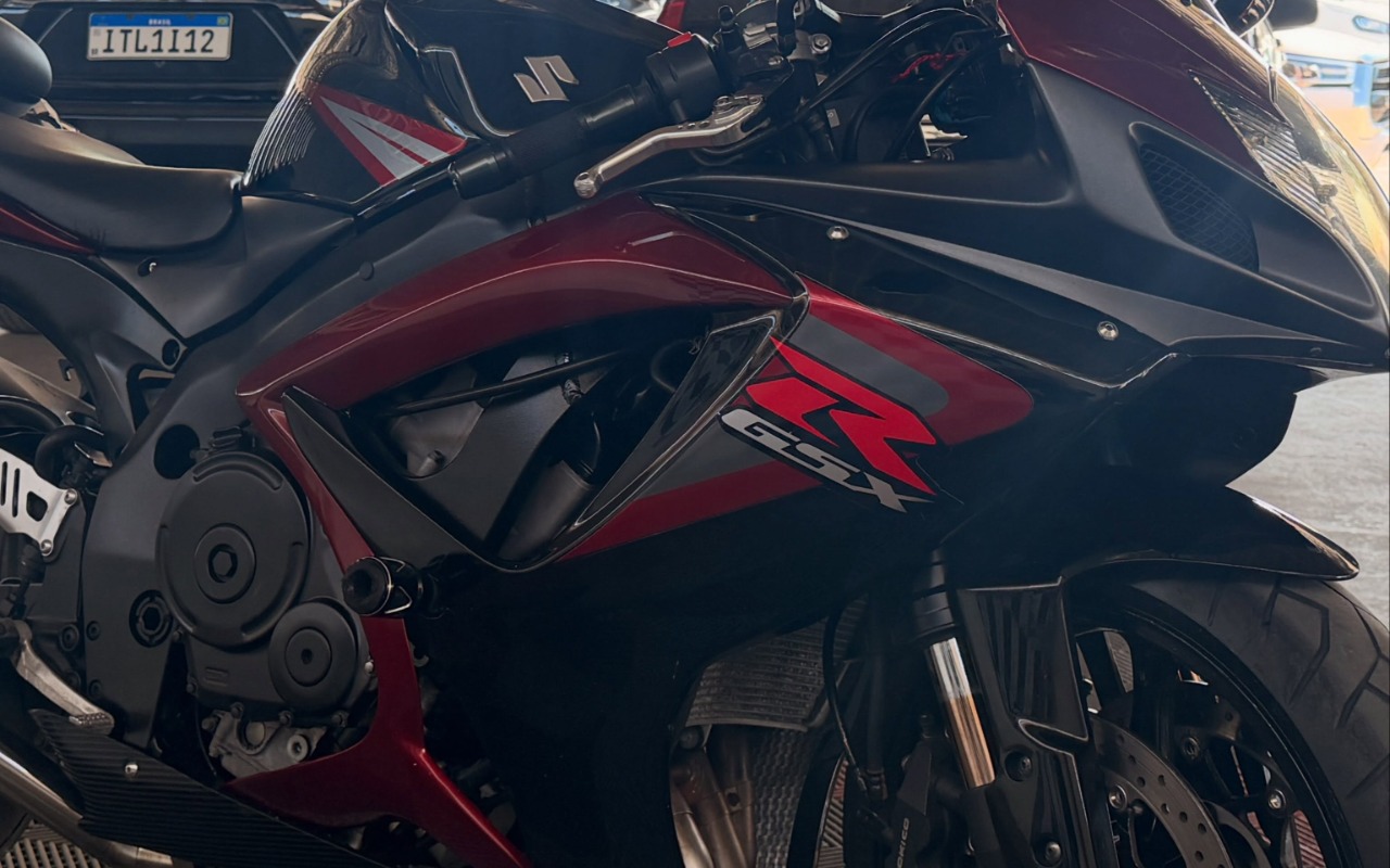 Suzuki GSX-R 750 W SRAD 2007 Vermelho — foto 1 de 3
