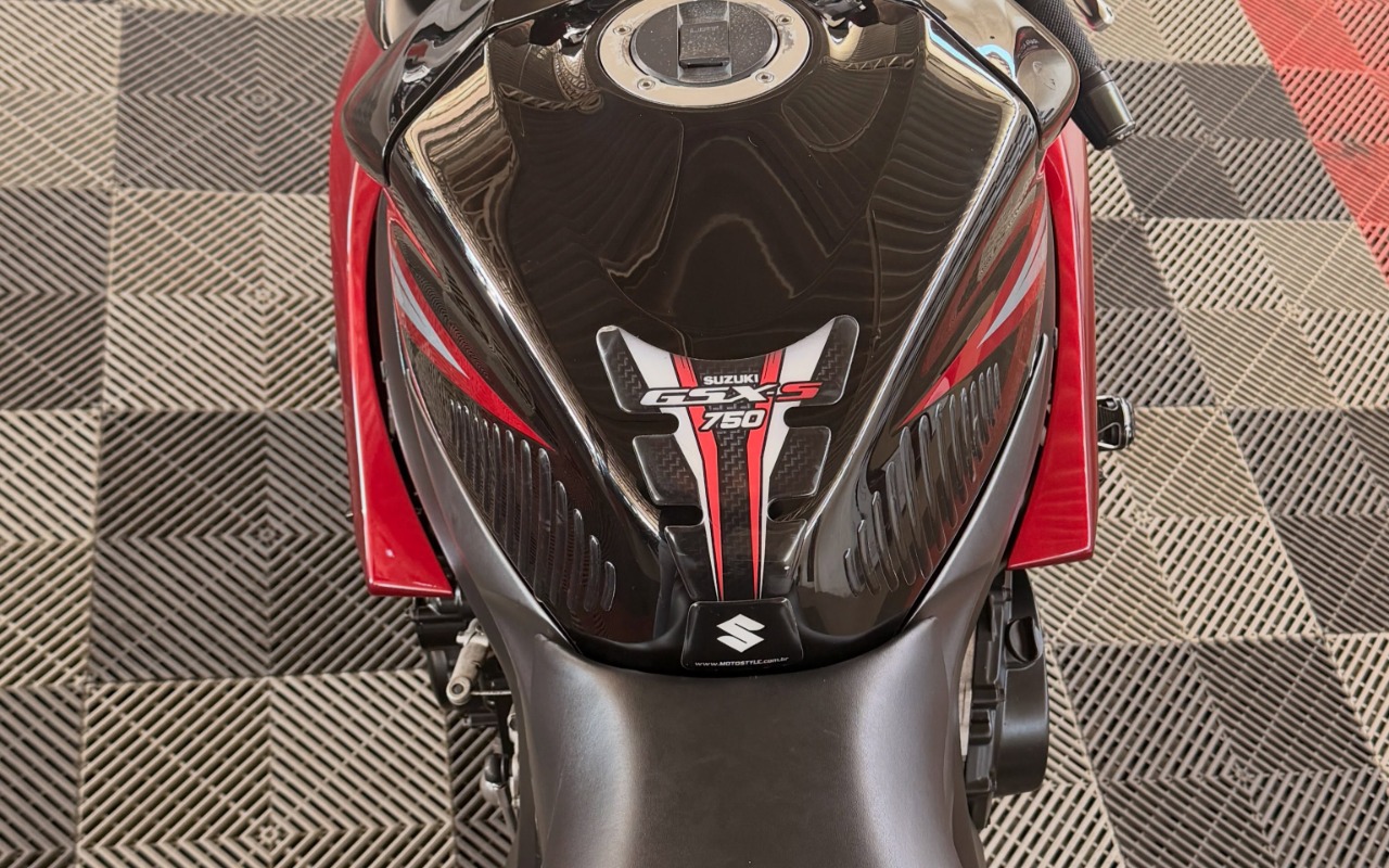 imagem-https://www.socarrao.com.br/sc-vehicle-images-prod/3948256/1789756439719-U2F2ZUNsaXAuQXBwXzgxNDIyOTcwMF8xNzk0OTc2NTYxMjI3MDgyMF8zNTE5OTg3MDg0Mzc1NDUyNjU2X24uanBn.jpg