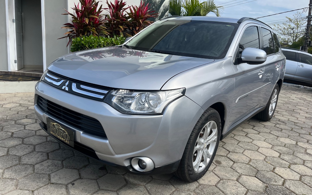 Mitsubishi OUTLANDER 2.0 16V 160cv Aut. 2014 Prata — foto 1 de 3