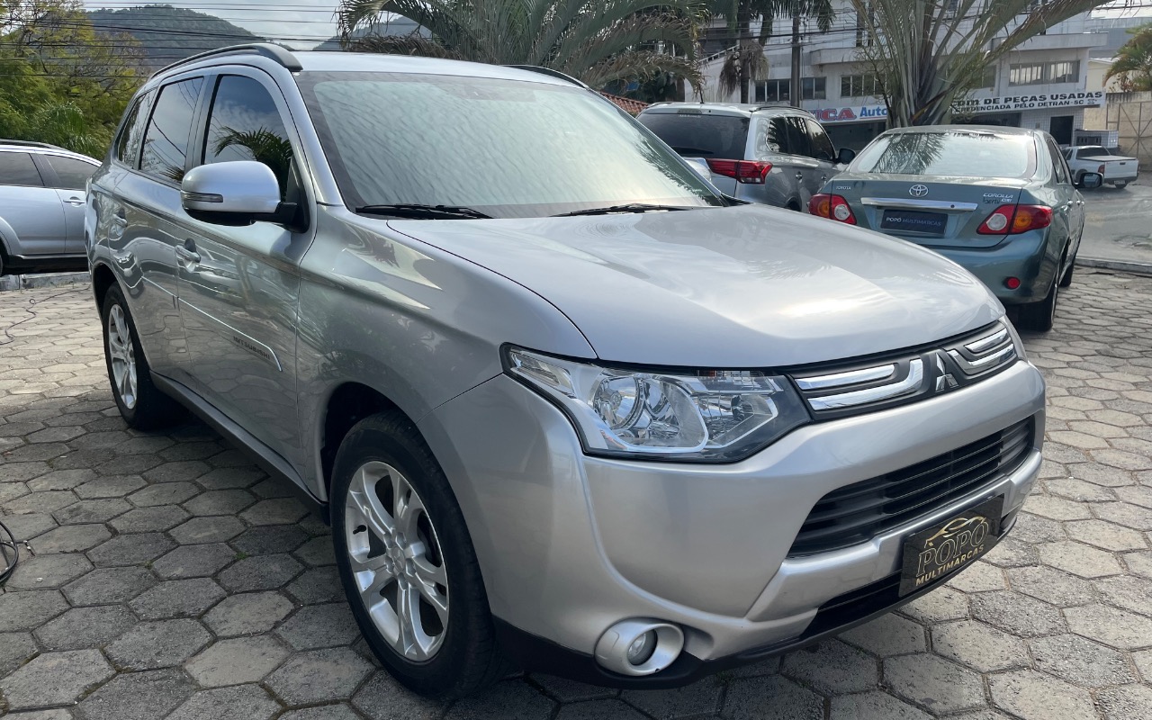 imagem-https://www.socarrao.com.br/sc-vehicle-images-prod/3948352/1789756612405-SU1HXzMwMDguanBlZw.jpeg