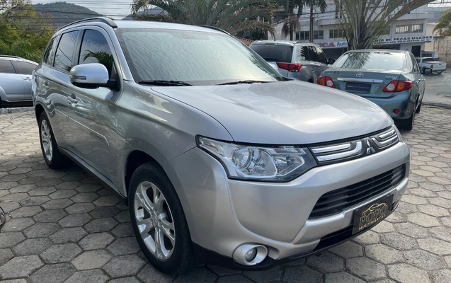 imagem-https://www.socarrao.com.br/sc-vehicle-images-prod/3948352/1789756612405-SU1HXzMwMDguanBlZw.jpeg