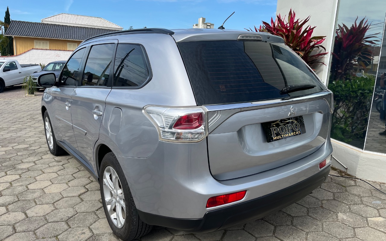imagem-https://www.socarrao.com.br/sc-vehicle-images-prod/3948352/1789756612613-SU1HXzMwMTAuanBlZw.jpeg