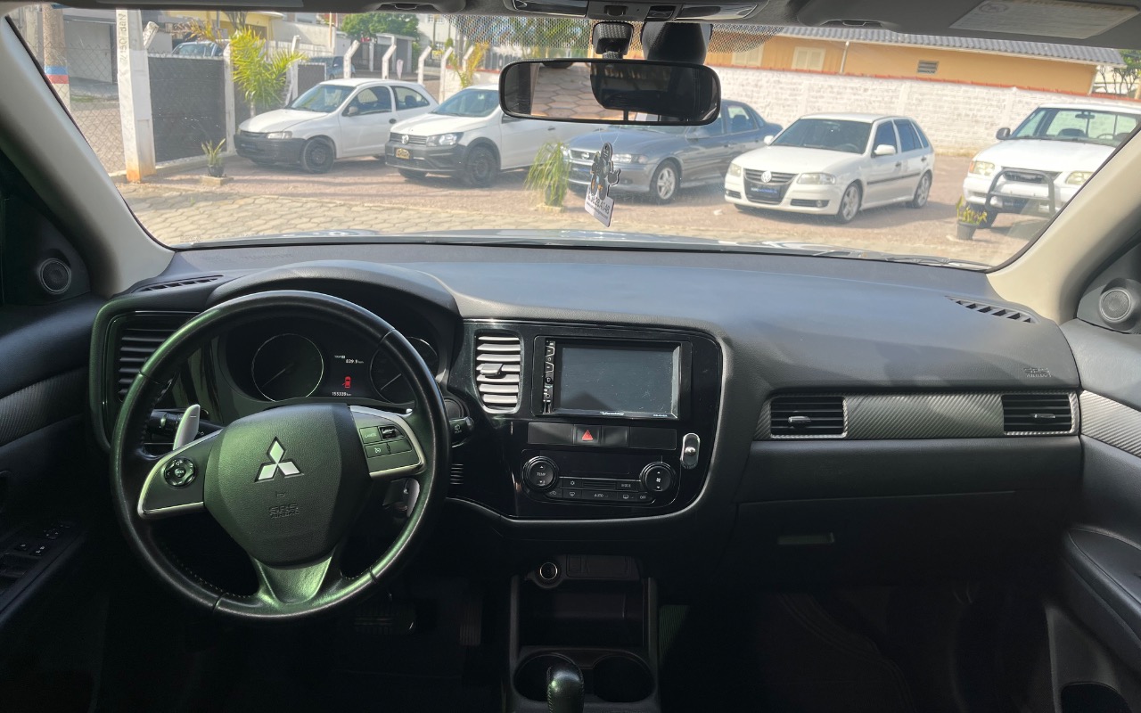 imagem-https://www.socarrao.com.br/sc-vehicle-images-prod/3948352/1789756612662-SU1HXzMwMDQuanBlZw.jpeg