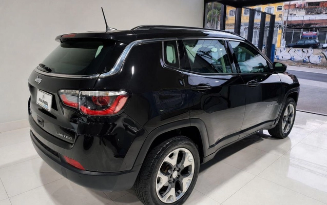 imagem-https://www.socarrao.com.br/sc-vehicle-images-prod/3948561/1789756933845-1235687.jpg