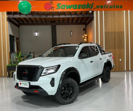 Nissan Frontier 2023 Branco — foto 1 de 3