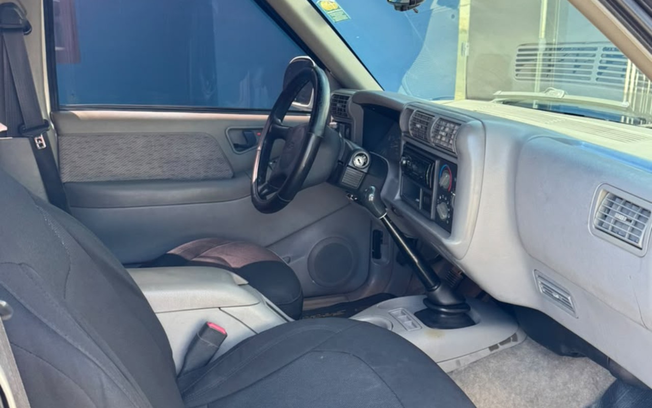 imagem-https://www.socarrao.com.br/sc-vehicle-images-prod/3949063/1789757759010-V2hhdHNBcHAgSW1hZ2UgMjAyNi0wOS0xNyBhdCAxNS40Ny40OSAoMSkuanBlZw.jpeg