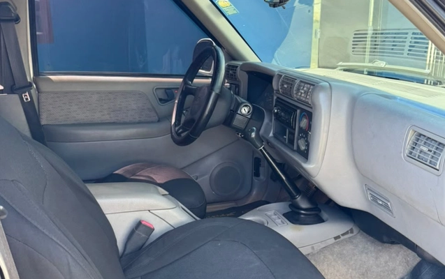 imagem-https://www.socarrao.com.br/sc-vehicle-images-prod/3949063/1789757759010-V2hhdHNBcHAgSW1hZ2UgMjAyNi0wOS0xNyBhdCAxNS40Ny40OSAoMSkuanBlZw.jpeg
