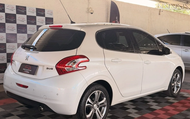 imagem-https://www.socarrao.com.br/sc-vehicle-images-prod/3949130/1789758159796-U2F2ZUNsaXAuQXBwXzc1MzI4ODA3Ml8xNzk0MDk4MjI5OTI3MDgyMF8zODM0Mzg2NjY5MDQzNTM4MDE4X24uanBn.jpg