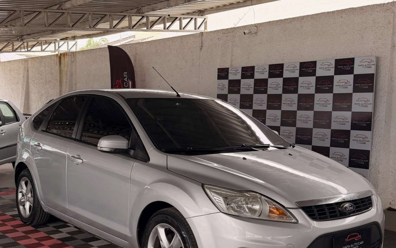 Ford Focus 2013 Prata — foto 1 de 3