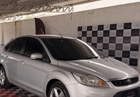 Ford Focus 2013 Prata — foto 1 de 3