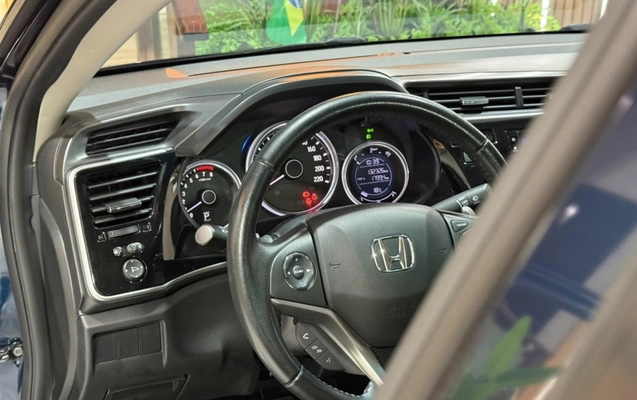 imagem-https://www.socarrao.com.br/sc-vehicle-images-prod/3949475/1789758839917-vehicle_image_1789758829_f7d6c5c9007879846a7c887d7180730d.jpeg