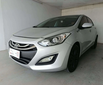 Hyundai i30 1.8 16V Aut. 5p 2014 Prata — foto 1 de 3