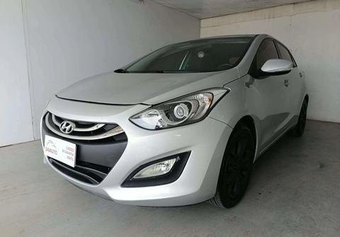 Hyundai i30 1.8 16V Aut. 5p 2014 Prata — foto 1 de 3