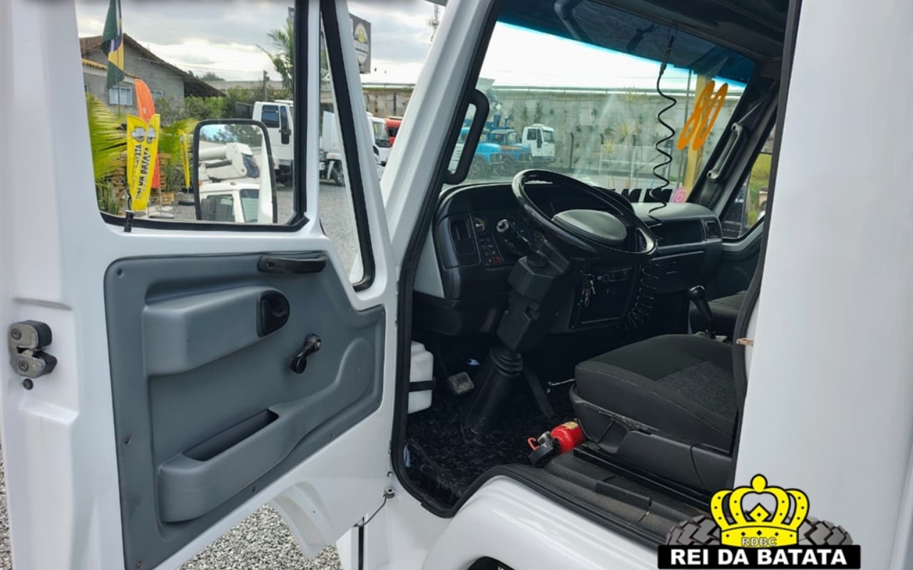 imagem-https://www.socarrao.com.br/sc-vehicle-images-prod/3949524/1789759073284-Ny5qcGc.jpg