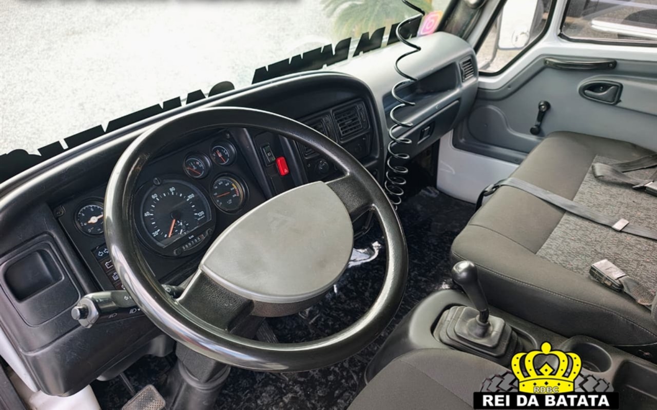 imagem-https://www.socarrao.com.br/sc-vehicle-images-prod/3949524/1789759073407-OS5qcGc.jpg