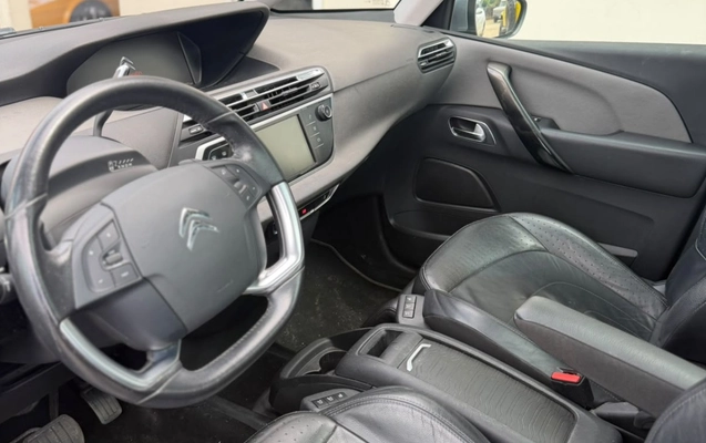 imagem-https://www.socarrao.com.br/sc-vehicle-images-prod/3949560/1789759110012-NjI4NmU4ZjMtODk3Yi00MTY3LTgyYWQtNTlkMzkyY2MxZDMxLmpmaWY.jfif